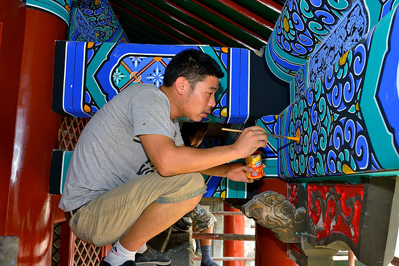 Traditional painting techniques Puji Temple