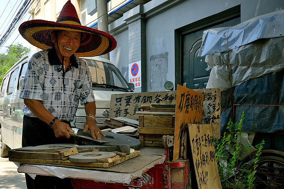 Sombrero wearing knife sharpener