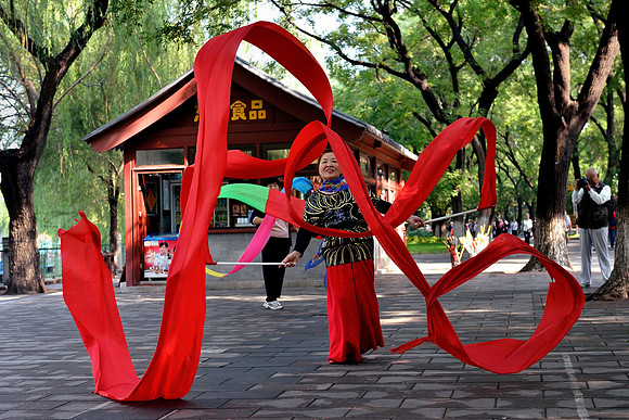 Ribbon dancing in the park, Cai Dai