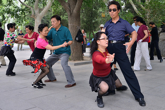 Dance lessons in the park