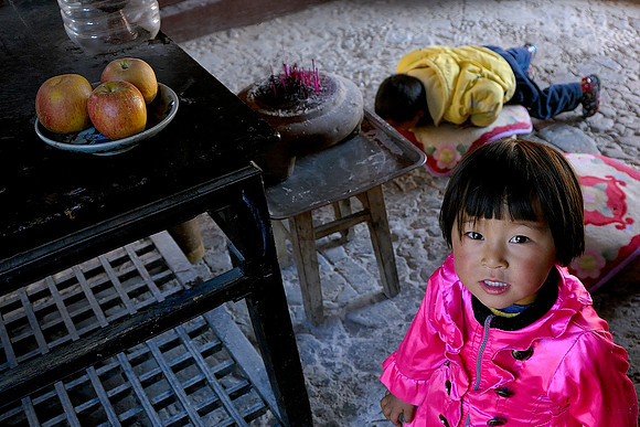 Children praying Lijiang,Yunnan